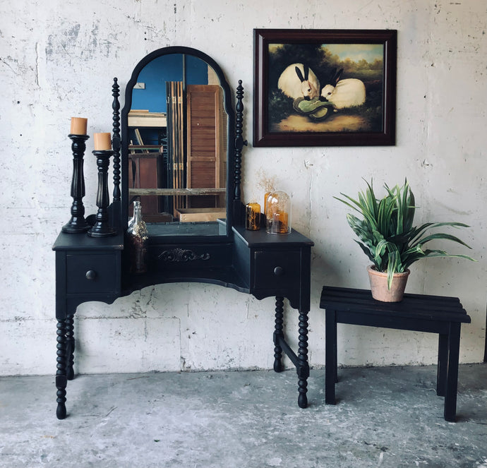 Moody Vintage Vanity & Bench
