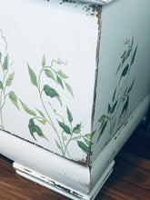 Load image into Gallery viewer, Gorgeous Vintage Garden Inspired Lane Cedar Chest