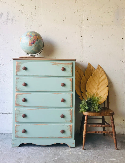 Pretty Chippy Coastal Chest of Drawers
