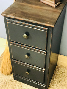 Classy Black Farmhouse Single End Table/Nightstand