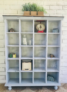 Adorable Farmhouse Cubby Shelf