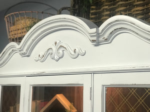 Pretty Vintage Lighted China Cabinet