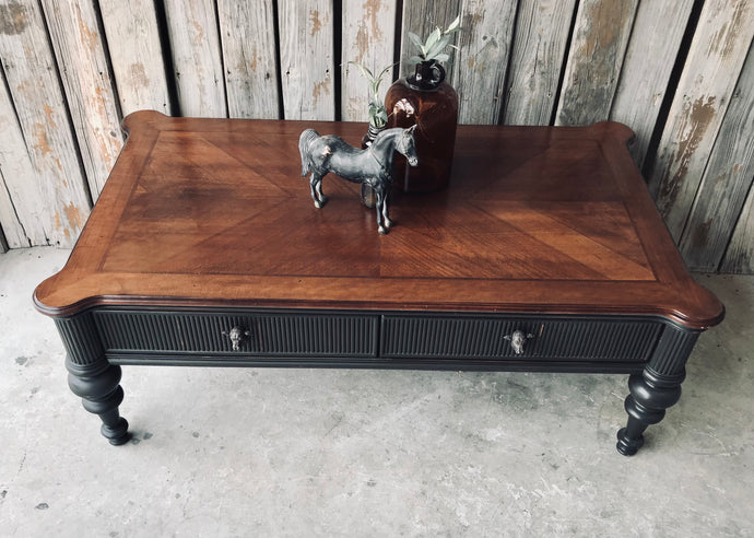 Classy Rustic Farmhouse Coffee Table