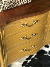 Load image into Gallery viewer, Stunning French Provincial Bedroom Set (3pc)