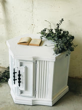 Load image into Gallery viewer, Pretty Vintage Hexagon Single End Table