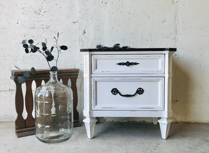 Pretty Vintage Farmhouse Single Nightstand