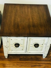 Load image into Gallery viewer, Pristine Vintage End Table Set (3)