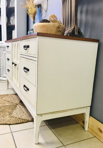 Beautiful MCM Buffet or TV Stand