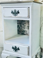 Load image into Gallery viewer, Pretty Farmhouse Nightstand Set