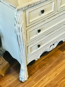 Gorgeous Clawfoot Chest of Drawers w/Mirror