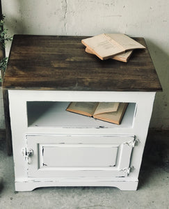 Amazing Farmhouse Ice Box End Table Set