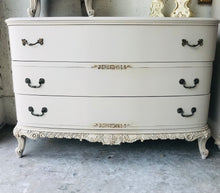 Load image into Gallery viewer, Beautiful Vintage Ornate 3pc Bedroom Set