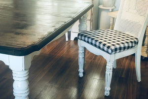 Charming Farmhouse Table & Chairs