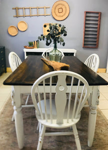 Perfect farmhouse table & chairs (4)