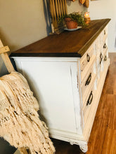 Load image into Gallery viewer, Gorgeous Vintage Farmhouse Bedroom Set