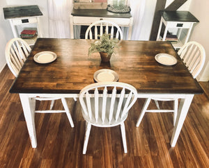 Stunning Farmhouse Table & Chairs