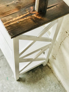 Pretty Farmhouse Entryway Table