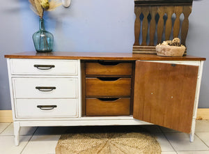 Beautiful MCM Buffet or TV Stand