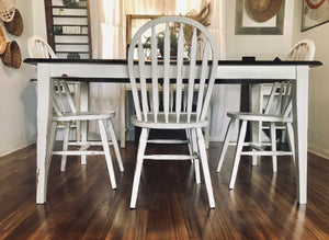 Stunning Farmhouse Table & Chairs