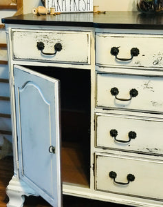 Beautiful Farmhouse Buffet Table