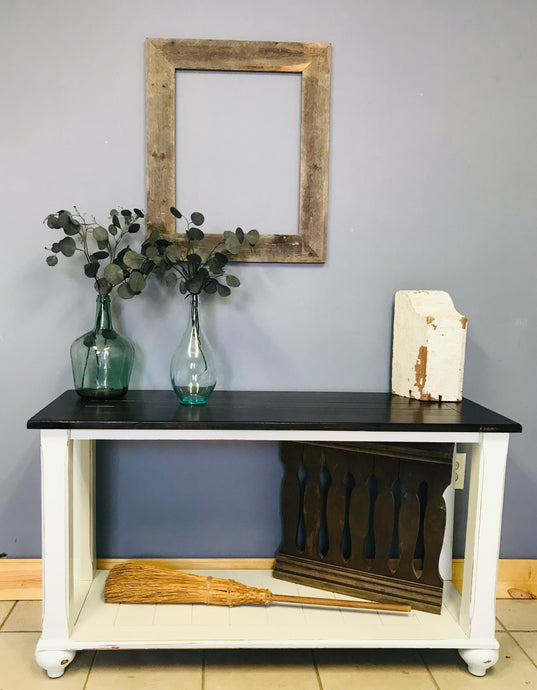 Perfect Farmhouse Entryway or Sofa Table