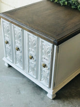 Load image into Gallery viewer, Large Vintage Farmhouse Single End Table