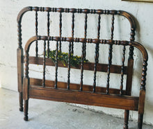 Load image into Gallery viewer, Beautiful Vintage Twin Spindle Bed (Complete)