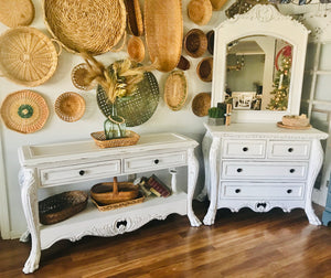 Gorgeous Clawfoot Chest of Drawers w/Mirror