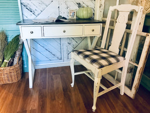 Cute Criss-Cross Farmhouse Desk with Chair