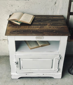 Amazing Farmhouse Ice Box End Table Set