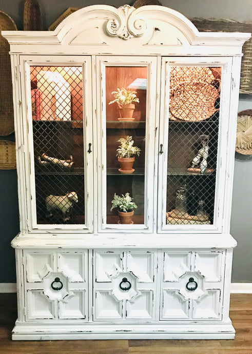 Stunning Vintage Ornate China Cabinet