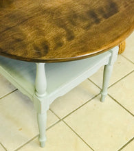 Load image into Gallery viewer, Perfect Farmhouse Round Accent Table