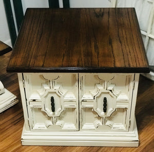 Beautiful Vintage End Table Set (2)