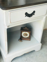 Load image into Gallery viewer, Pretty Single Farmhouse End Table
