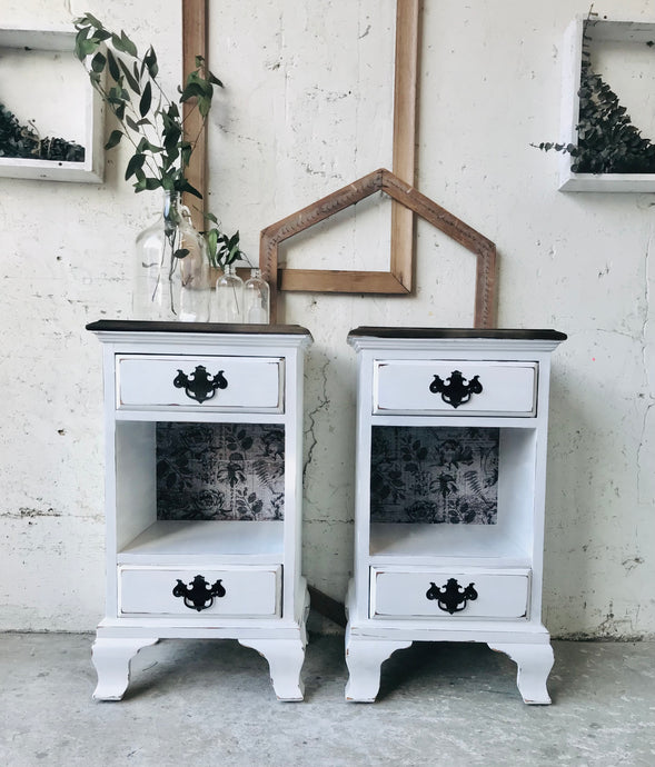 Pretty Farmhouse Nightstand Set
