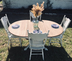 Round Pedestal Table w/4 Chairs