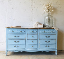 Load image into Gallery viewer, Pretty Vintage French Provincial Dresser