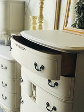 Load image into Gallery viewer, Beautiful Vintage Ornate 3pc Bedroom Set