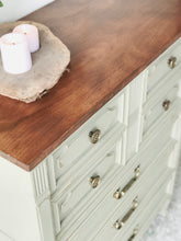 Load image into Gallery viewer, Stunning Drexel Vintage Bedroom Set (4pc)
