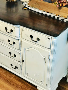 Beautiful Farmhouse Buffet Table