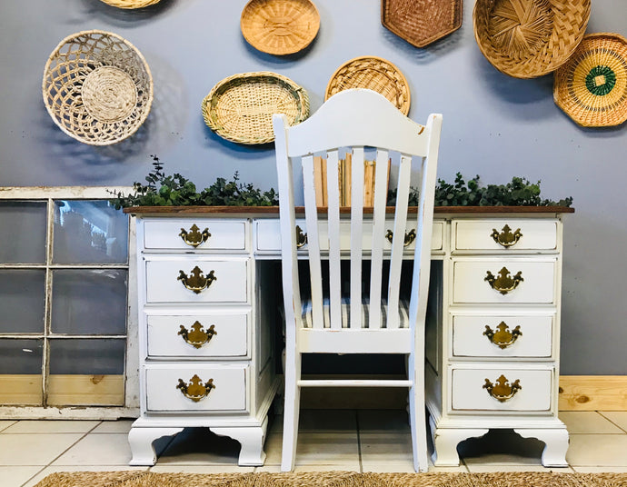 Perfect Farmhouse Desk & Chair