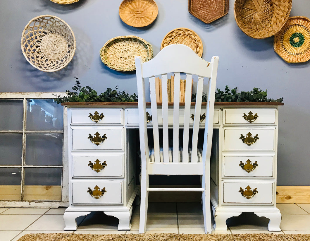 Perfect Farmhouse Desk & Chair