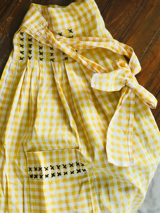 Adorable Vintage Yellow Apron