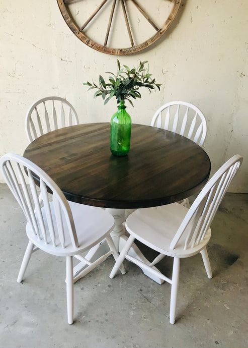 Perfect Round Farmhouse Table & Chairs