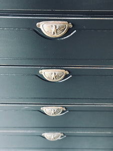 Classy Vintage Chest of Drawers