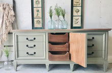 Load image into Gallery viewer, Stunning Vintage Dixie Bedroom Set (3pc)