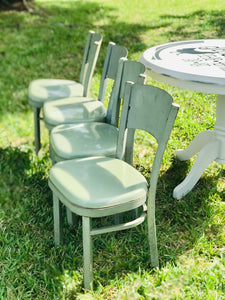 Amazing Round Pedestal Market Top Table & Chairs