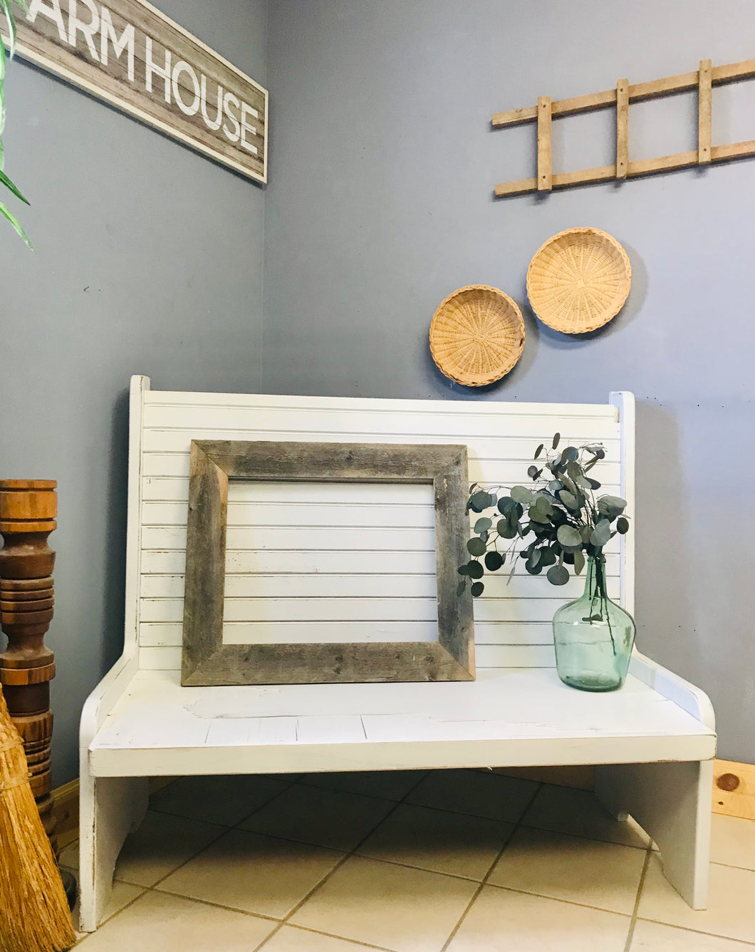 Cute Farmhouse Pew Bench