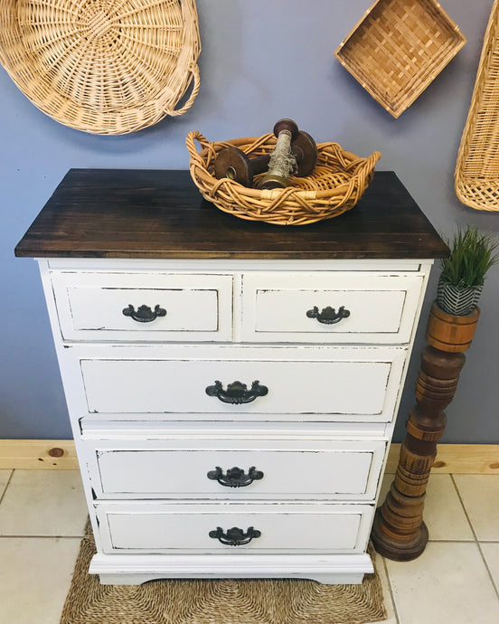 Pretty Farmhouse Chest of Drawers