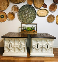 Load image into Gallery viewer, Beautiful Vintage End Table Set (2)